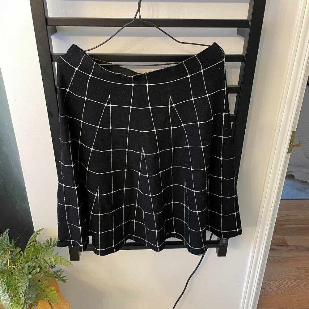 Black & White Grid Print Knit Skirt – Size L